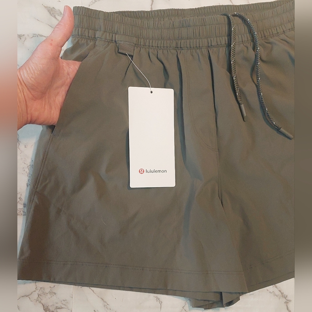 NWT Lululemon Women's Lightweight High-Rise Hiking Short 4", Army Green, 6 - Picture 5 of 10